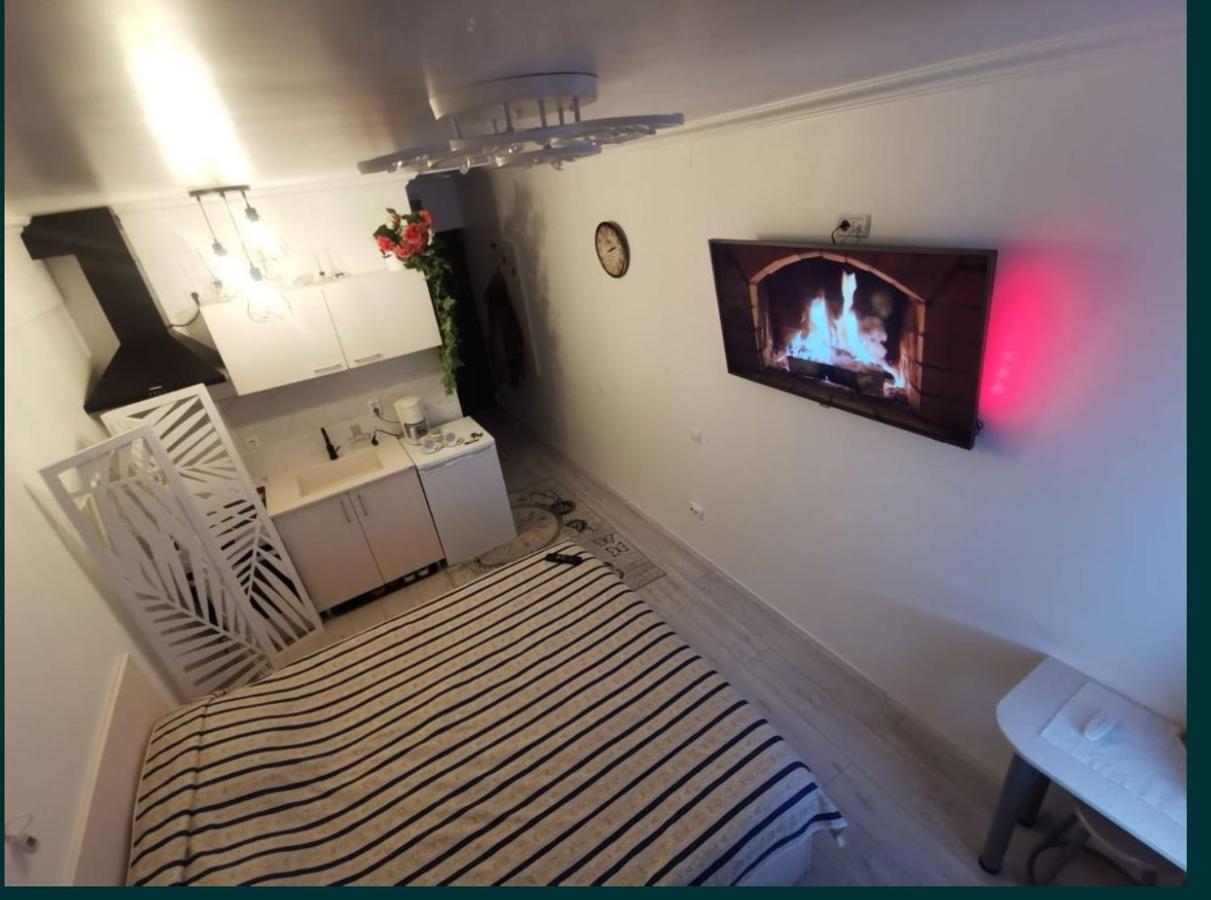 1 Small Studio, Central, Self Check In Sinaia Exterior foto
