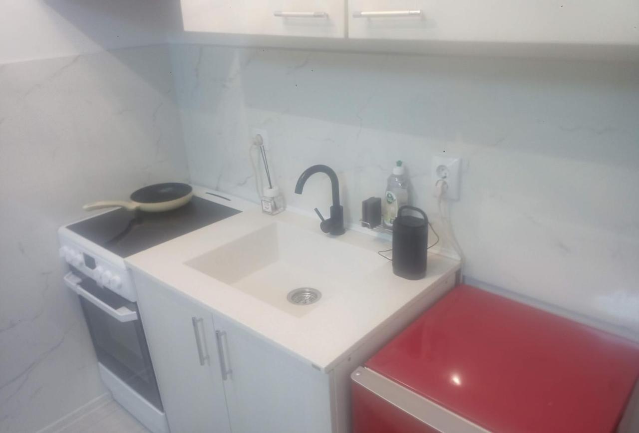 1 Small Studio, Central, Self Check In Sinaia Exterior foto